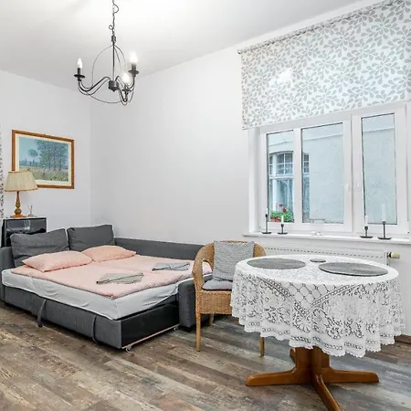 Venti Broniewskiego 1