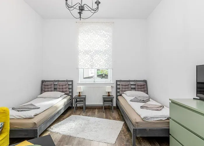 Venti Broniewskiego 1 *